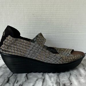 Bernie Mev Lulia open toe wedge heel peep toe woven shoes women’s size 10